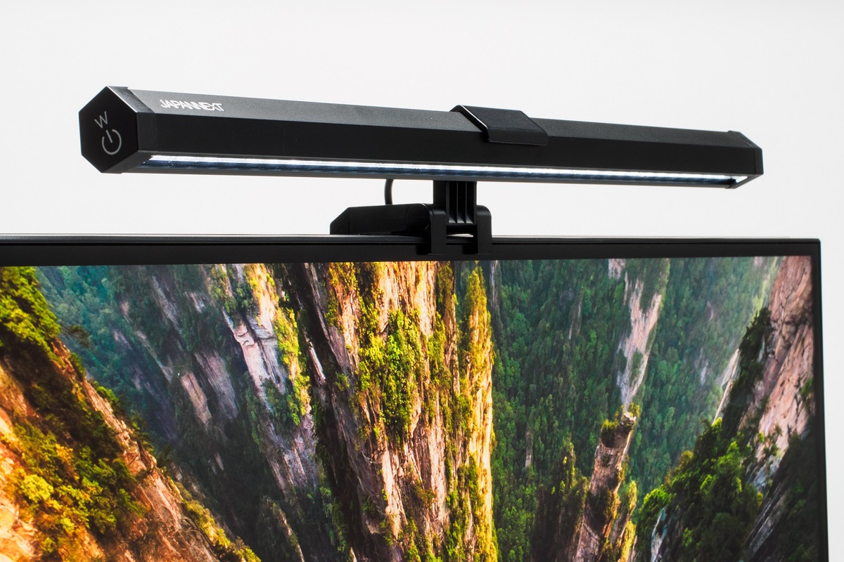 最安は約8000円！目が超悪い編集者が使ってわかったお手頃ディスプレーライト4製品の実力