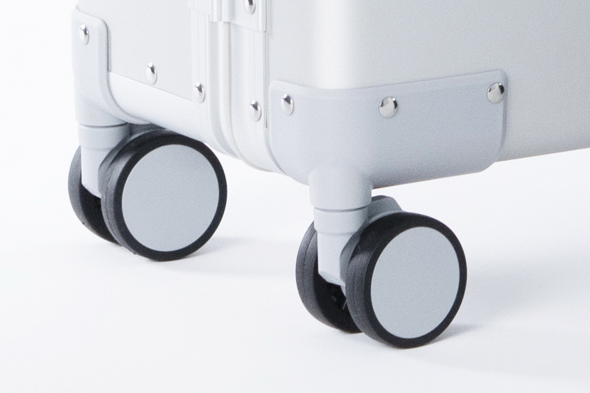 世界最軽量スーツケース「Magne Suitcase」発表