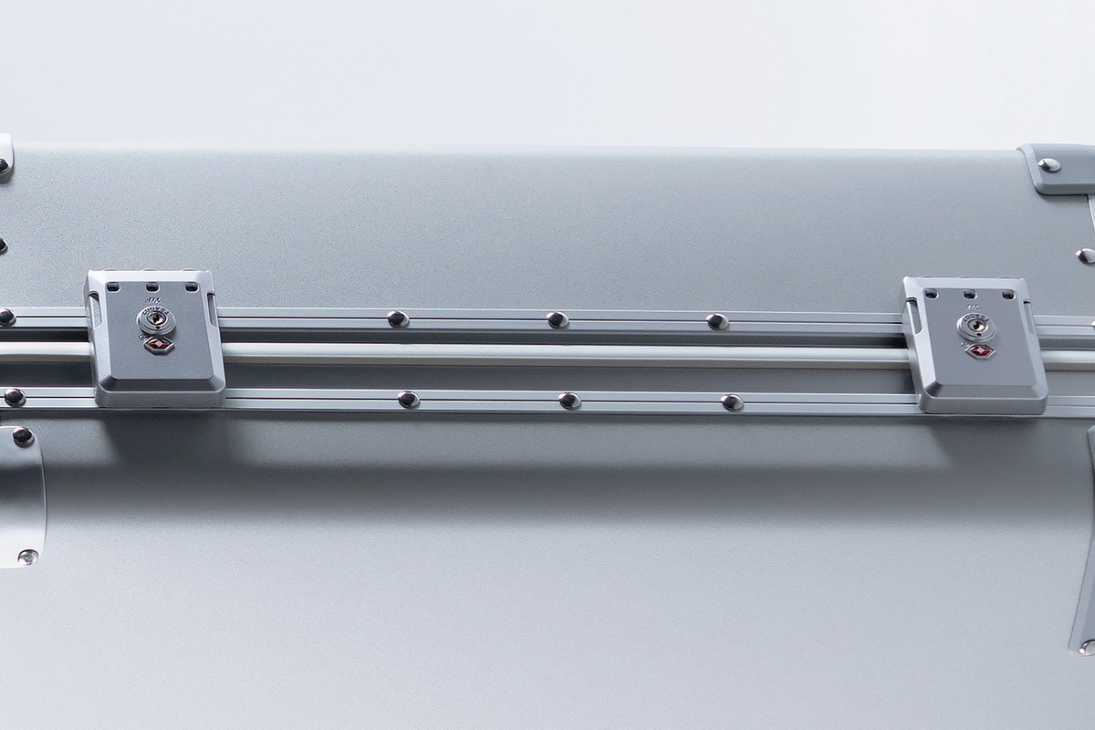 世界最軽量スーツケース「Magne Suitcase」発表