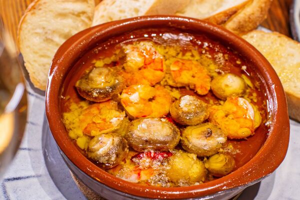 海老とマッシュルームのアヒージョ