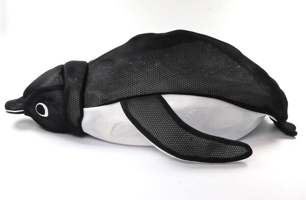 Suicaのペンギン寝そべりランドリーポーチ