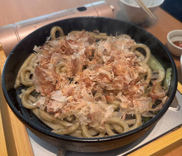 「出汁しゃぶおばんざい おかか」の『おかかの京風焼うどん』