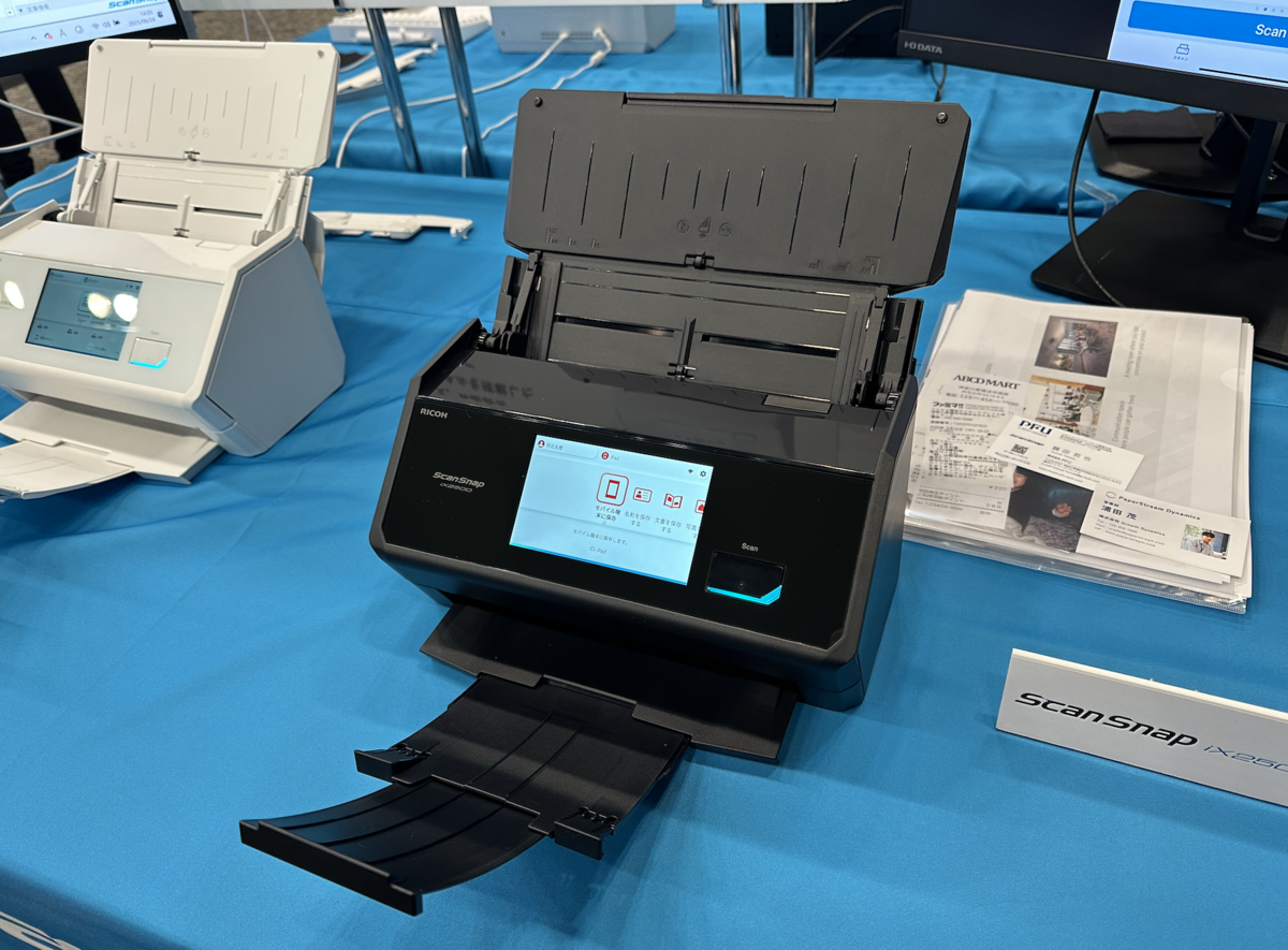 ASCII.jp：1分あたり最速45枚分の爆速スキャン、起動は2.9秒──新