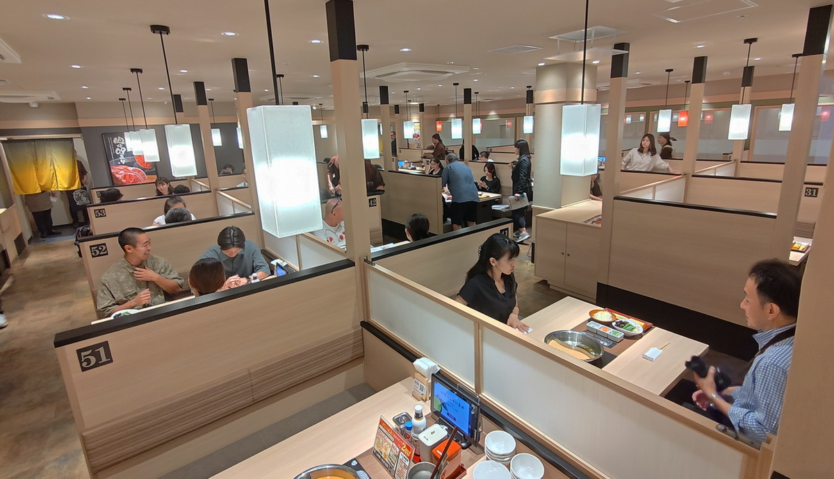 新宿に「ゆず庵」と「焼肉きんぐ」が同時開店