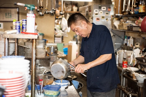 店主の蛇園一孝さん