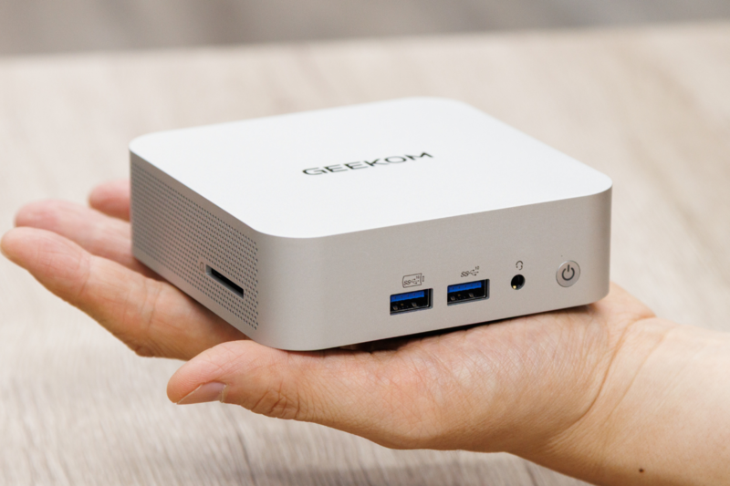 省スペース×高性能】Ryzen 7 6800H搭載 ミニゲーミングPC 美品