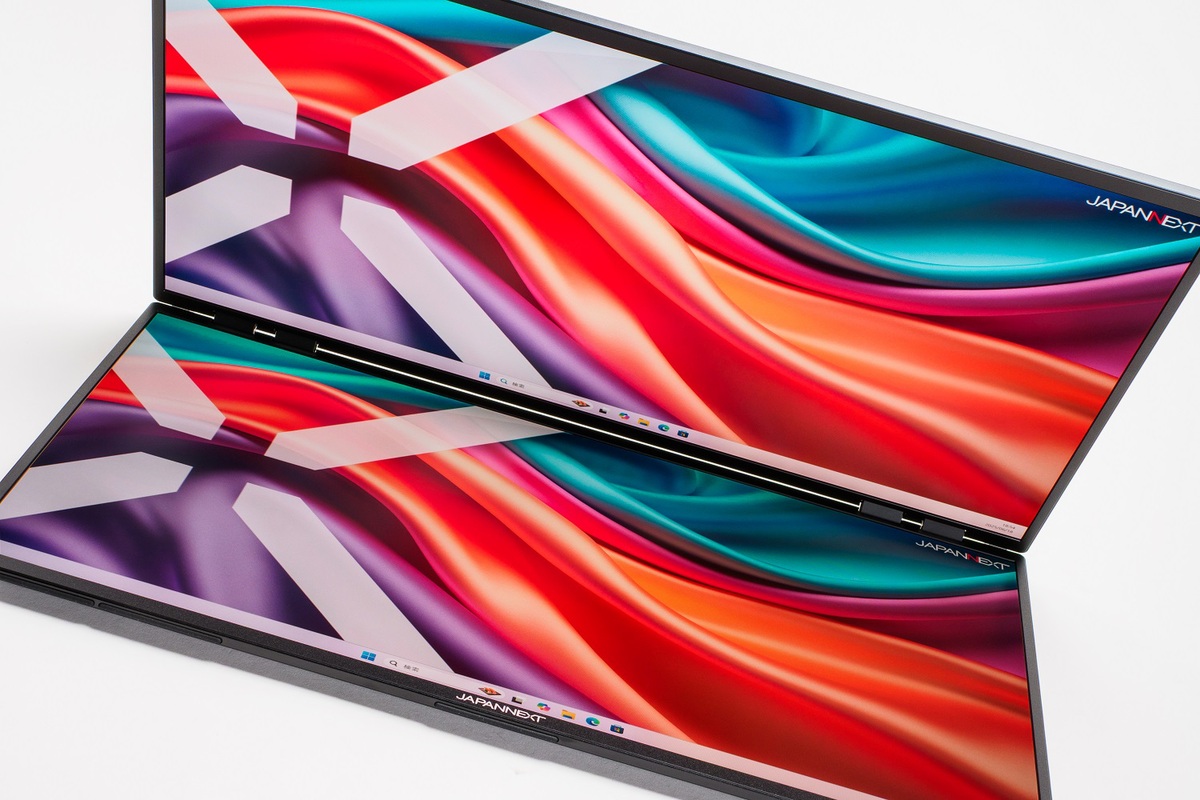 未体験の超没入感!23.8型2枚で1920×2160ドットのモバイルディスプレー、100HzでUSB給電も