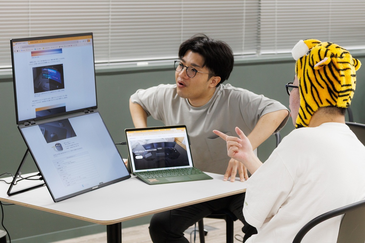 未体験の超没入感！23.8型2枚で1920×2160ドットのモバイルディスプレー、100HzでUSB給電も