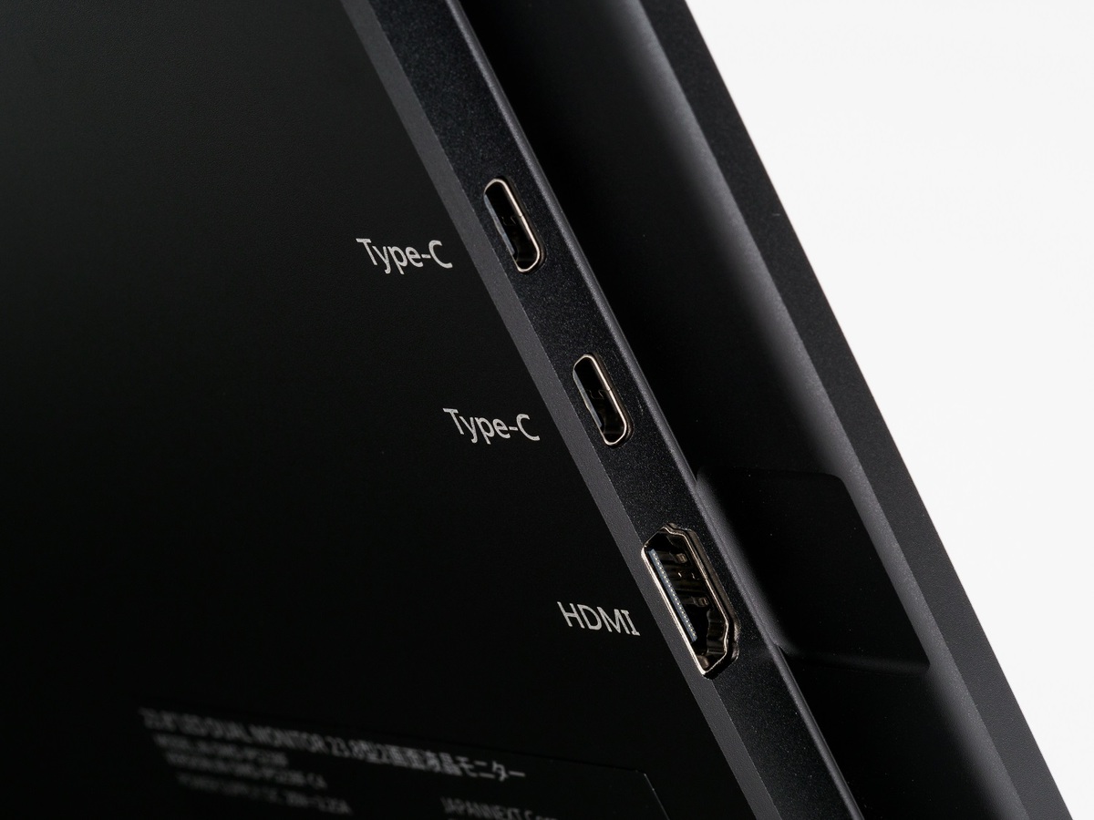 未体験の超没入感！23.8型2枚で1920×2160ドットのモバイルディスプレー、100HzでUSB給電も