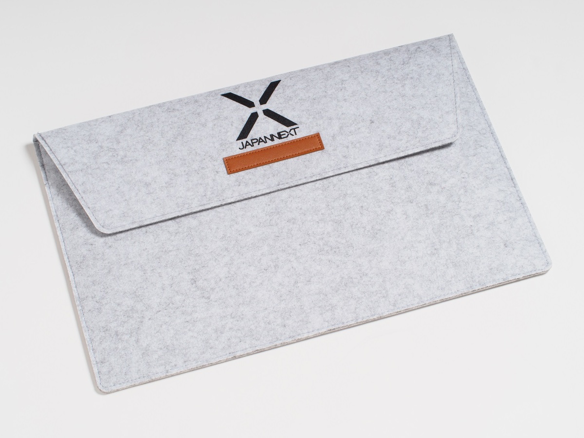 未体験の超没入感!23.8型2枚で1920×2160ドットのモバイルディスプレー、100HzでUSB給電も