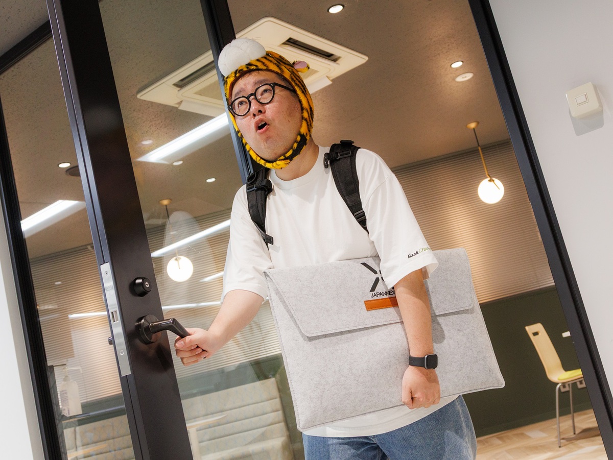 未体験の超没入感!23.8型2枚で1920×2160ドットのモバイルディスプレー、100HzでUSB給電も