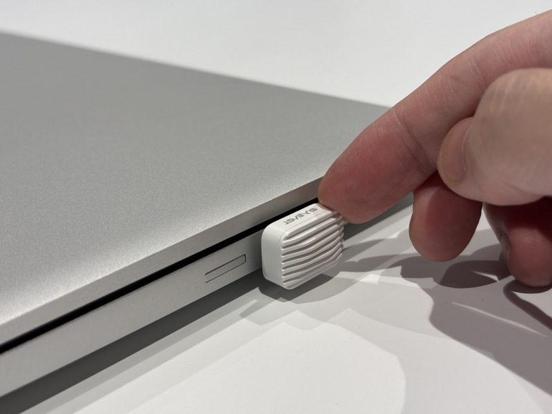 超コンパクトで挿しっぱなしOK！ スマホにも使える小型・高速のSSDが