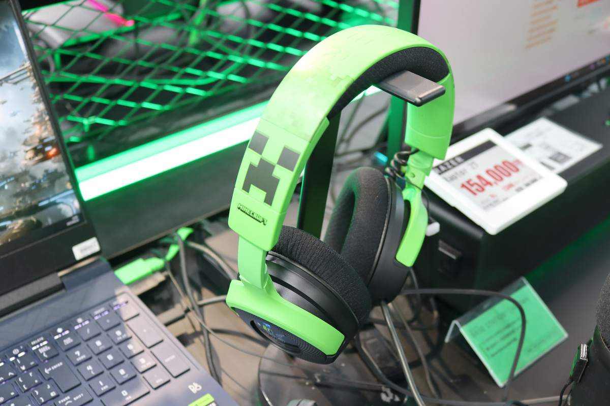 Razer Kraken V4 X Minecraft Edition