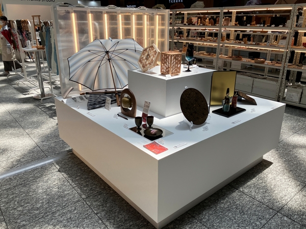 工芸品展示