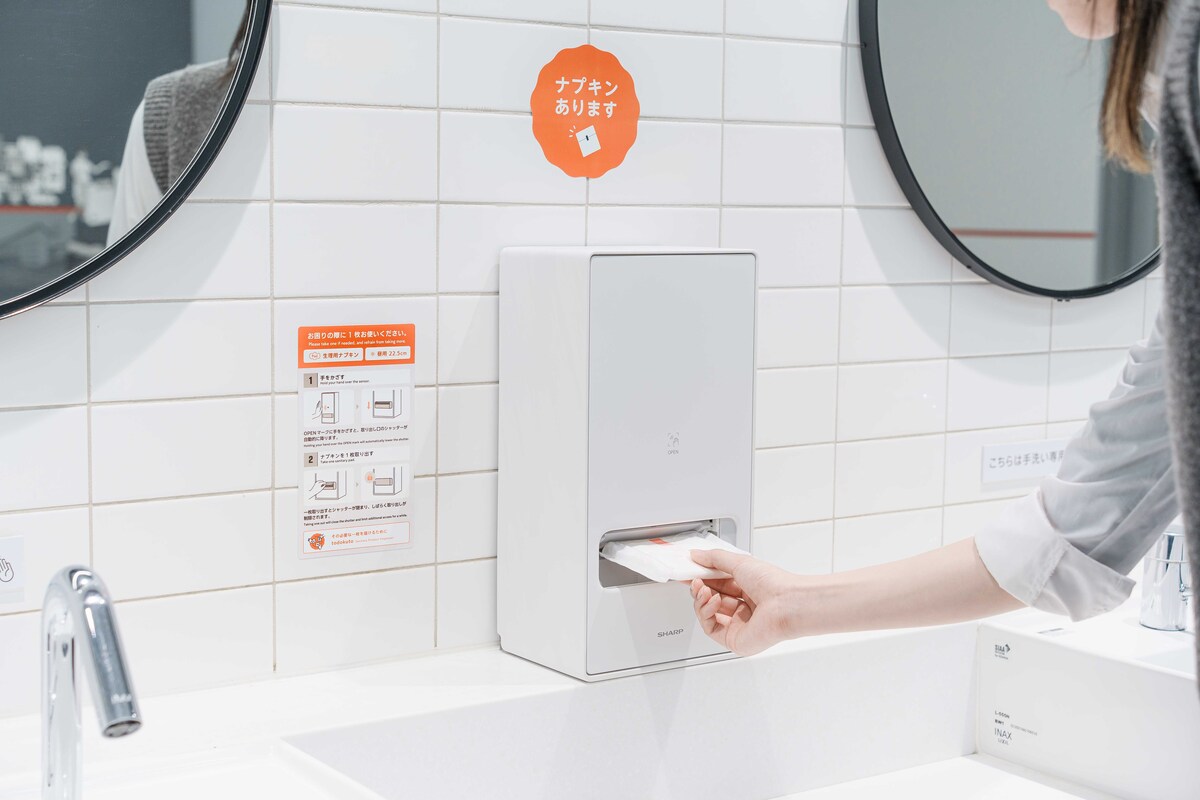 ステンレス　両面取りできる　ナフキン　ディスペンサー　卓上小物　店舗用品 ステンレス 両面取りできる ナフキン ディスペンサー 卓上小物 店舗