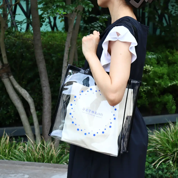 展覧会「絵画入門　よくわかる神仏と人物のフシギ」で販売中の静嘉堂文庫美術館の名品「曜変天目」をイメージしたクリアバッグ