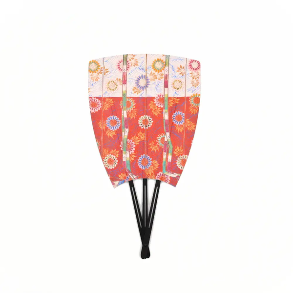 展覧会「絵画入門　よくわかる神仏と人物のフシギ」で販売中の「几帳からちらりとのぞくお姫さま」のうちわ