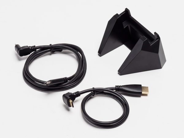 ゲームは遊べるの?心ときめく超レアな7.8型モバイルディスプレーの活用方法を探る