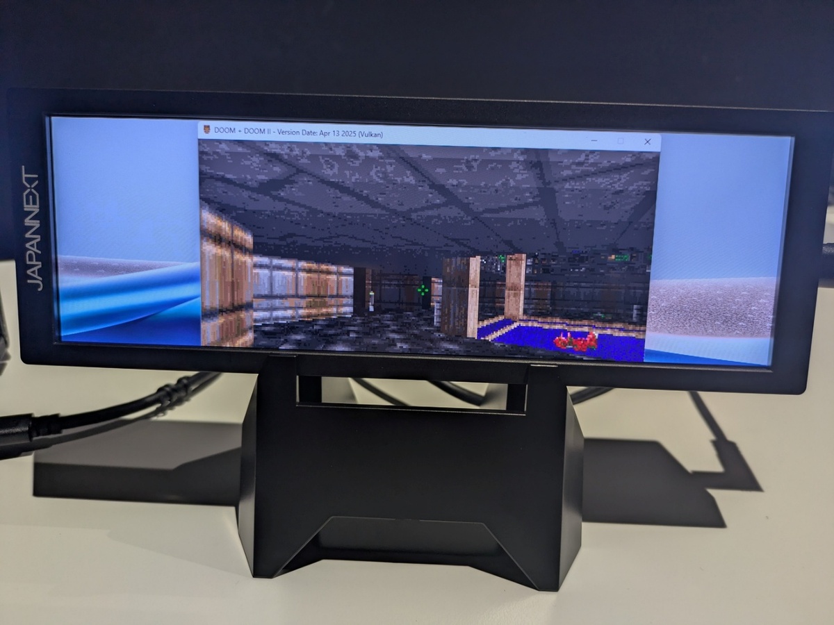 ゲームは遊べるの？心ときめく超レアな7.8型モバイルディスプレーの活用方法を探る