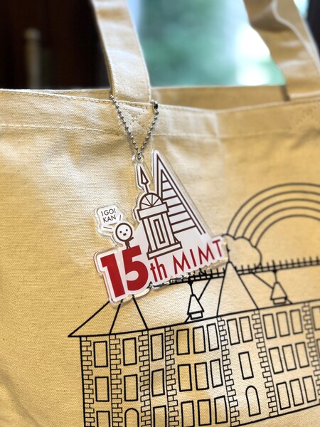 「美術館デビュー応援キャンペーン」でもらえるアクリルキーホルダー