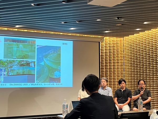 作品作りについて語るイワタさん