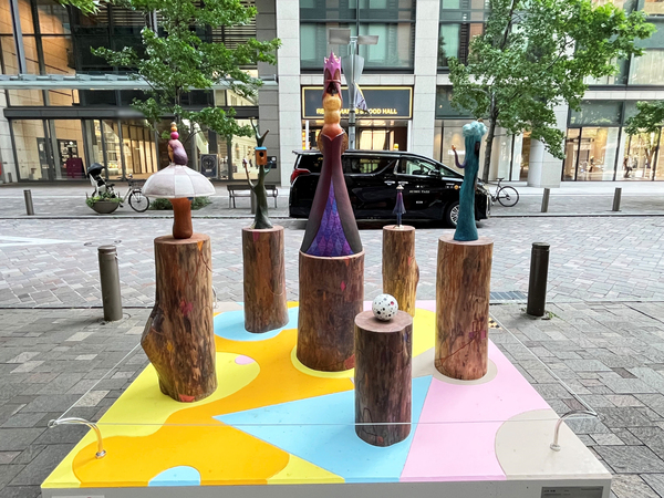 山本桂輔《眠りながら語らい、歌う》2025年