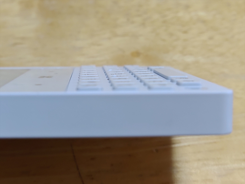 シンプルがイイ！ QWERTYキー付きのモノクロE Inkスマホ「Minimal