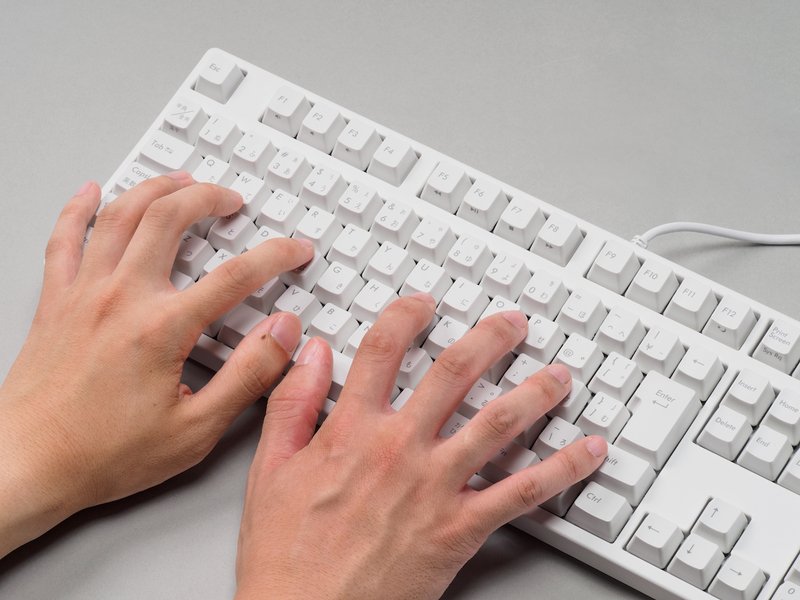 ホワイト電子キーボード 白亜の白！ 白色PCに組み合わせられる究極の白をまとった定番