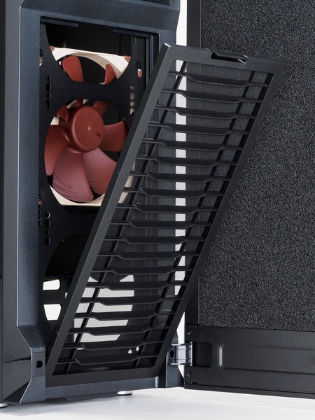 超静音なRTX 5070搭載グラボのゲーミングPC、ベンチマーク中でもわずか約34.5dB