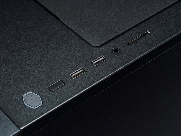 超静音なRTX 5070搭載グラボのゲーミングPC、ベンチマーク中でもわずか約34.5dB