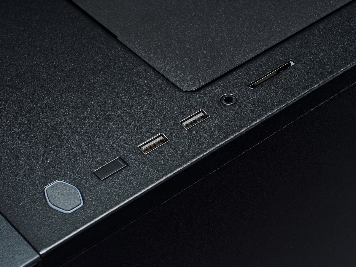 超静音なRTX 5070搭載グラボのゲーミングPC、ベンチマーク中でもわずか約34.5dB