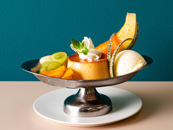 「ごろごろ果実　マナツのフルーツ。」フェアの「夏の果実のプリンアラモード」