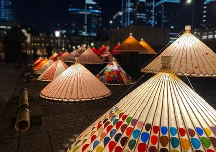 「大手町縁日」の和傘フォトスポット