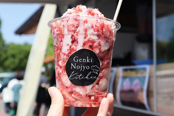 「大手町縁日」で楽しめる苺けずり