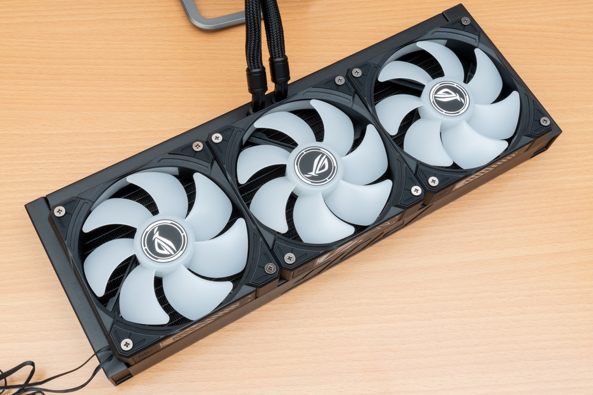 どこよりも早くレビュー！ 期待度MAXのL字型ディスプレー搭載