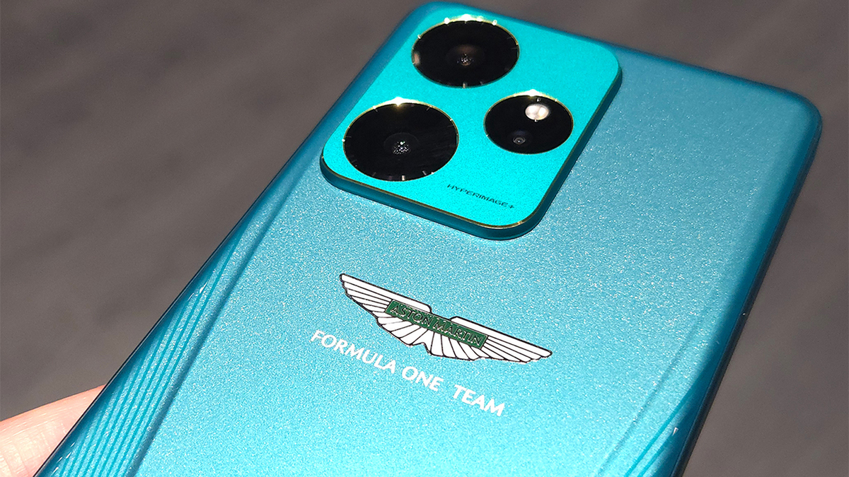 ASCII.jp：アストンマーティンのスマホ爆誕！ realmeのコラボスマホが