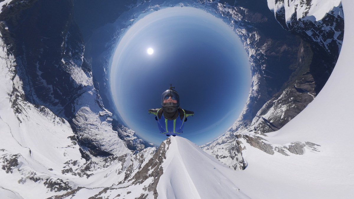 DJIがついに「360°カメラ」に参入＝「Osmo 360」レビュー