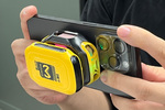 俺は人前でこれを付けられるゼ！猛暑にスマホを冷やしまくる「COOL STRIKE」