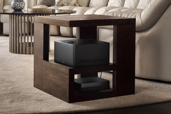 ASCII.jp：想像以上にスケスケ 世界初の4K透過型テレビが予約