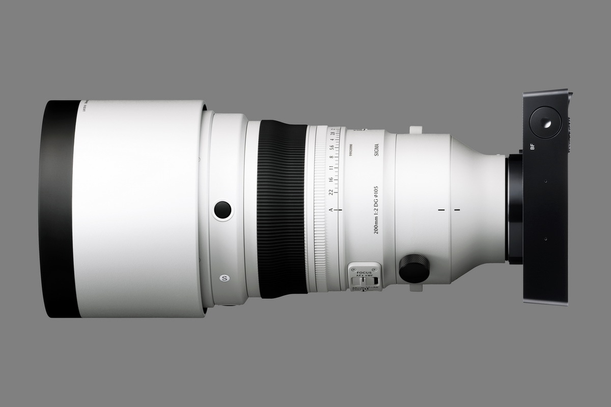 SIGMAが世界初の「200mm F2」と「12mm F1.4」レンズを発表