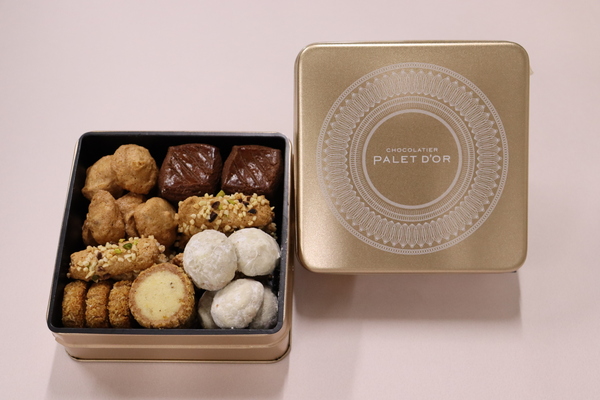 「ショコラティエ パレドオール」のクッキー缶「フール セック パレドオール」