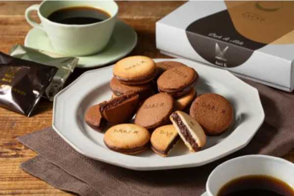 「dari K 丸の内オアゾ店」のカカオサンドクッキー