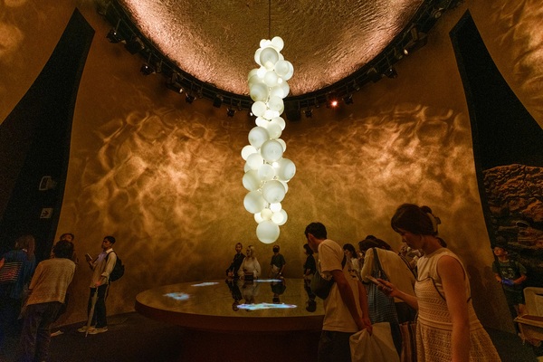 きらびやかな大阪・関西万博のフランス館、その裏でひっそりとJAPANNEXTが支えているのはご存じでしょうか