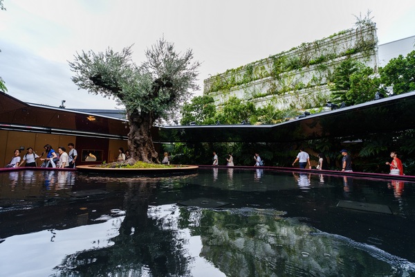 きらびやかな大阪・関西万博のフランス館、その裏でひっそりとJAPANNEXTが支えているのはご存じでしょうか