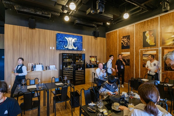 きらびやかな大阪・関西万博のフランス館、その裏でひっそりとJAPANNEXTが支えているのはご存じでしょうか