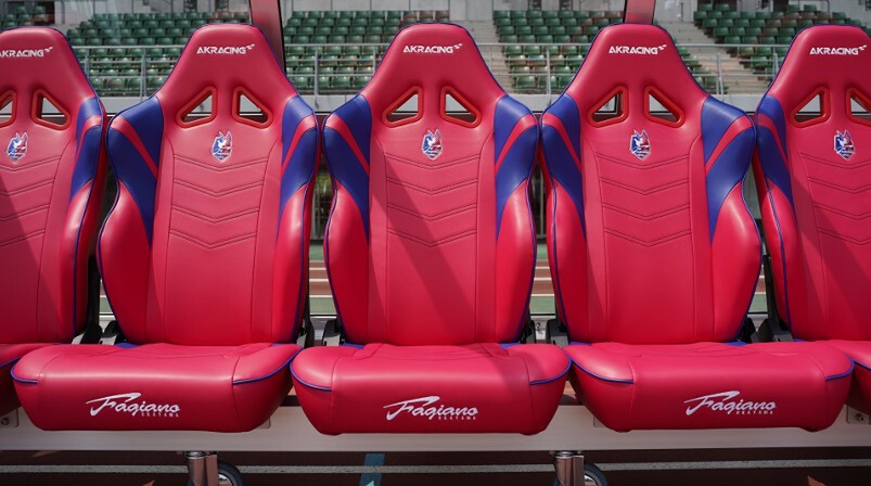 ASCII.jp：AKRacing、ファジアーノ岡山のホームスタジアムに選手用