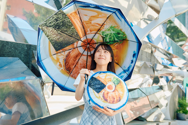 「らーめんAFURI」のオリジナル傘とオリジナルクッション