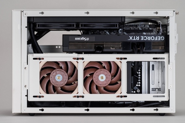 自作pc  i7 3930k 16GB gtx1050ti  簡易水冷 ASCII.jp：i7-13700K＆RTX 4070 Tiのデュアル水冷をミニタワー