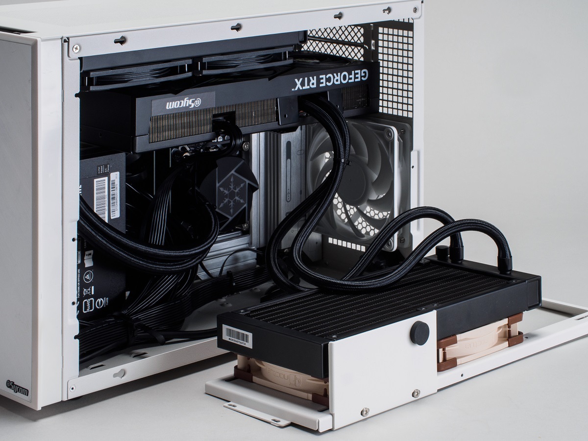 自作ゲーミングpc  i7 3930k 16GB GTX980 簡易水冷 SSD 自作ゲーミングpc i7 3930k 16GB GTX980 簡易水冷 SSD