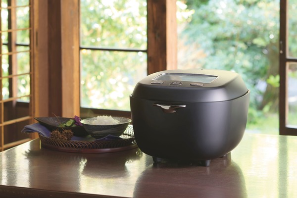 「タイガー炊きたて土鍋キャラバン in 東京」で使用する土鍋炊飯器シリーズの最上位モデル「土鍋ご泡火炊き JRX-S100」